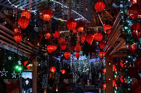 越南。芽庄。2020年1月25日。中国新年的细节。多色的中国灯笼