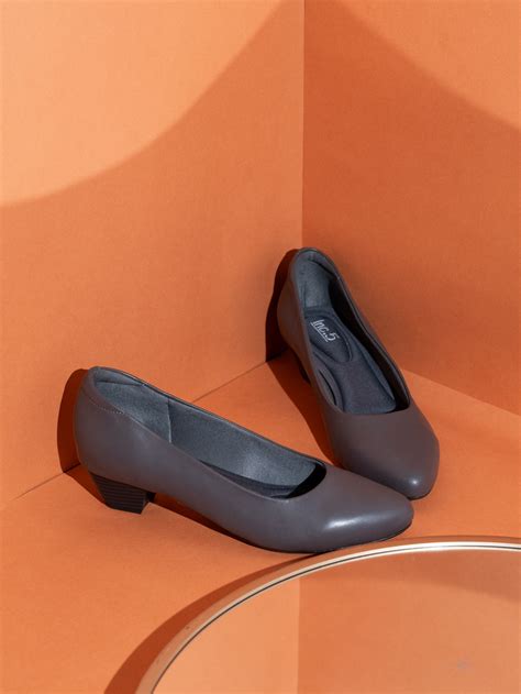 Buy Now Womens Green Party Wear Embellished Round Toe Block Heel Sandals