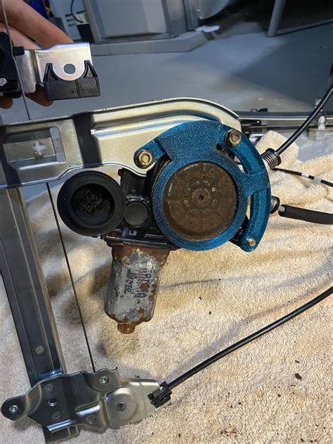 4th Gen 4Runner Tailgate Window Repair 的图像结果