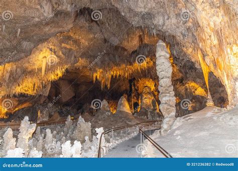 Deep Inside of Carlsbad Caverns National Park, New Mexico Stock Photo - Image of cave, park ...