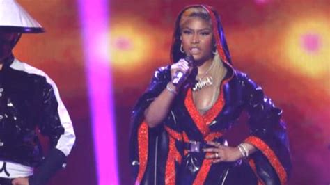 Nicki Minaj handles wardrobe malfunction like a 'Queen' | English Movie ...