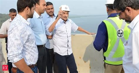 Ailing Goa CM Manohar Parrikar makes rare public appearance, inspects 2 ...