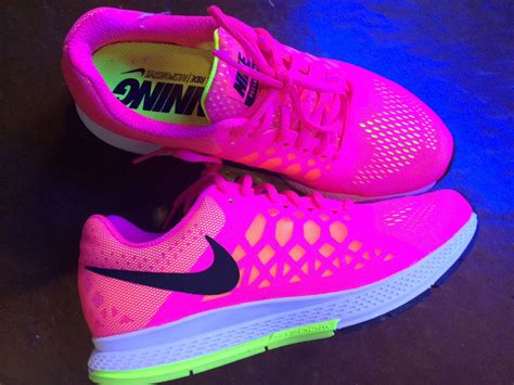 Hot Pink Nike ! | Hot pink shoes, Pink nike shoes outfit, Pink nike shoes