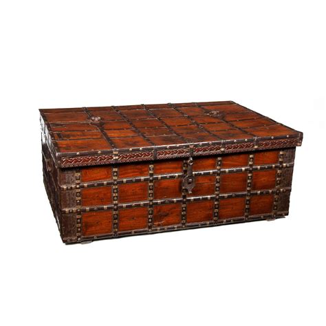 Decorative Large Antique Anglo-Indian Trunk, Coffee Table at 1stDibs ...