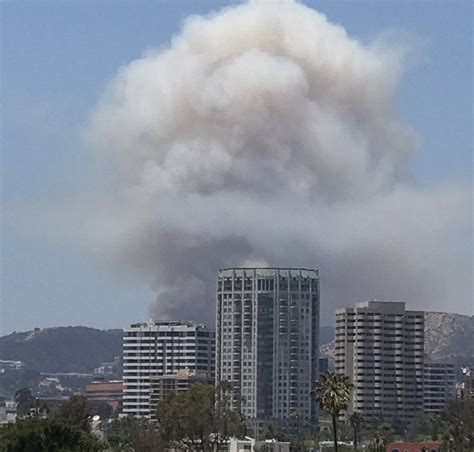 Fire terror for multi-million dollar Mandeville Canyon mansions ...