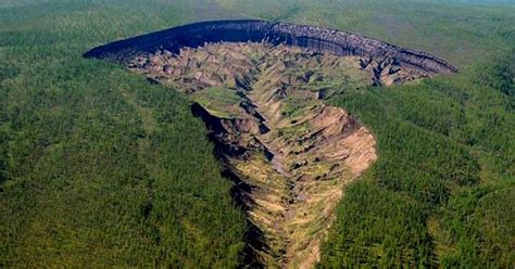 Russia's 100-Metre Deep 'Gateway To Underworld' Is Expanding Due To ...
