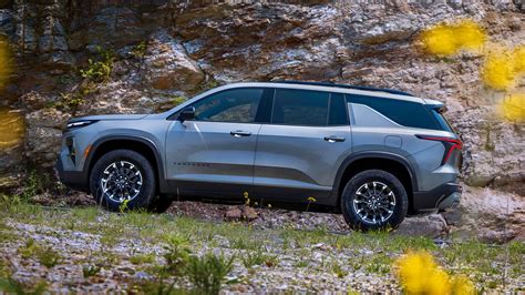 Chevrolet Traverse Interior Layout & Technology | Top Gear