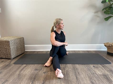 Ease Sciatica Pain in Minutes With 8 Stretches From an Expert Trainer ...