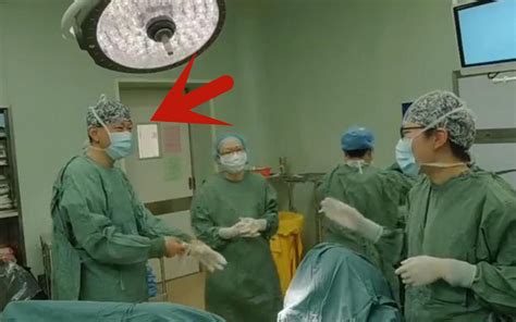 女子做妇科手术，躺在手术台上发现医生是曾经的男同学，当场懵了_哔哩哔哩_bilibili