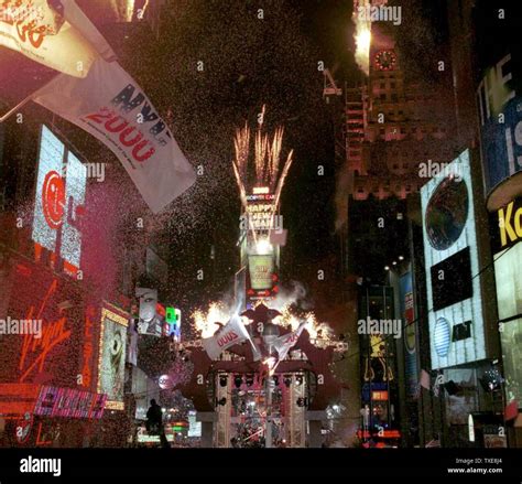 NYP2000010104 - 01 JANUARY 2000 - NEW YORK, NEW YORK, USA: The ...