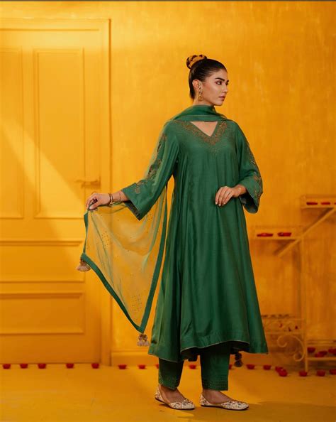 Emerald Green Mul Silk Hand Embroidered Anarkali Suit Set – Studio Khaas