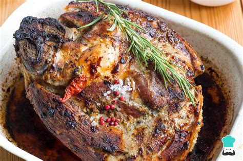 Pierna de cerdo adobada para Navidad - Receta FÁCIL