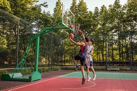 绵阳12岁篮球女孩 球技完虐防守男生 - 四川 - 华西都市网新闻频道