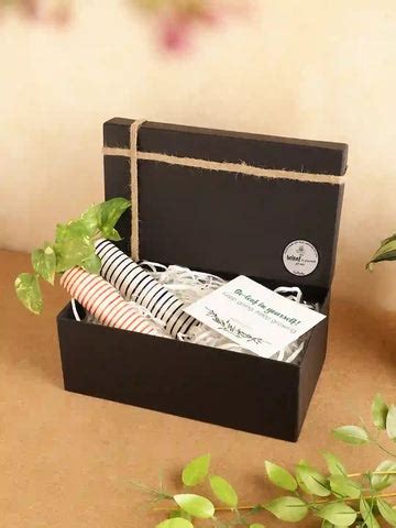 12 Unique high-end Corporate gifts ideas for client in 2023 – VarEesha