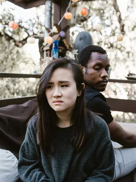 या 5 सवयी तुमचे प्रेम जीवन खराब करू शकतात | MaharashtraTimes