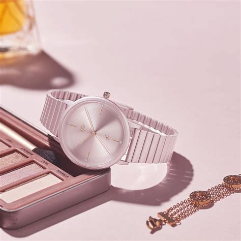 Fastrack Vyb Bliss Quartz Analog Pink Dial Stainless Steel Strap Watch ...