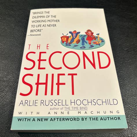 The Second Shift by Arlie Russell Hochschild, Paperback | Pangobooks