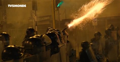 VIDÉO. Au Pérou, violente manifestation après la destitution du ...