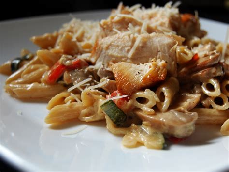Cassie Craves: Chicken and Vegetable Pasta with Roasted Garlic Cream Sauce