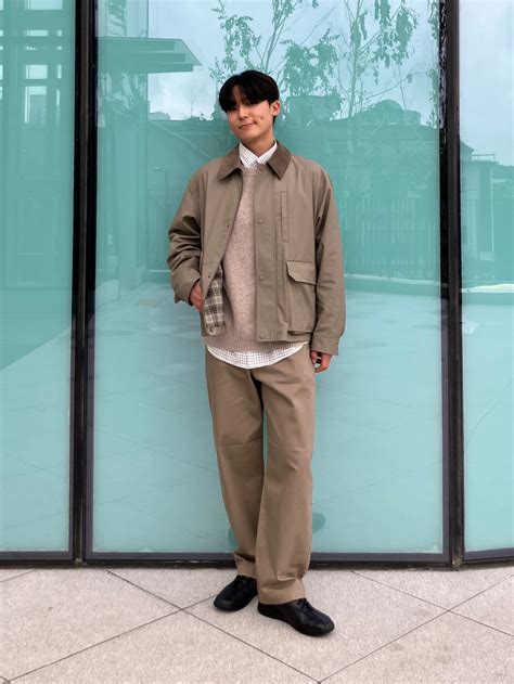 Check styling ideas for「KAWS + Warhol UT (Graphic T-Shirt)、Wide Fit ...