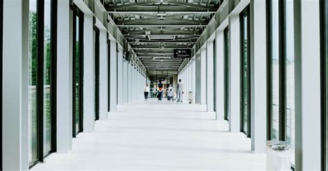 People Walking in a Hallway 的图像结果