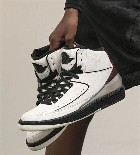 市场价近四千的变色龙太贵了？这双 Air Jordan 1 Mid 也不错！ 球鞋资讯 FLIGHTCLUB中文站|SNEAKER球鞋资讯第一站