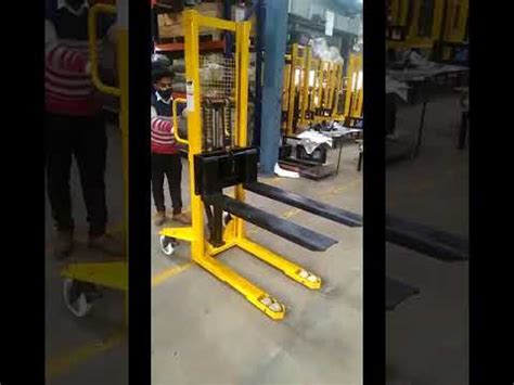 Industrial Goods Lift - Merrit Hydraulic Goods Lift Manufacturer from ...