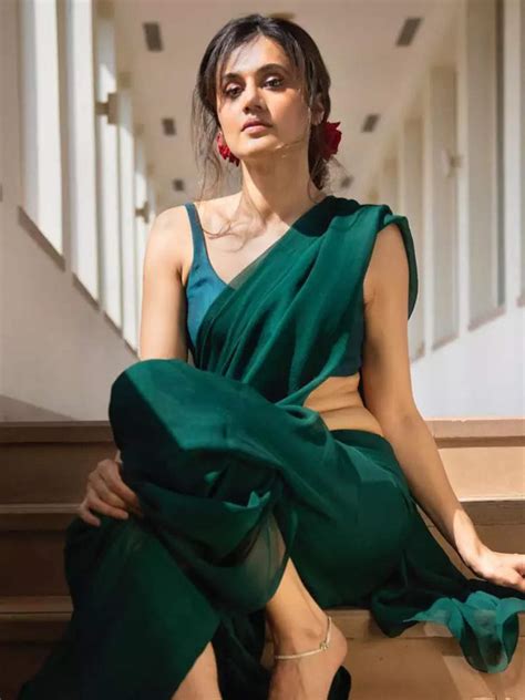 Taapsee Pannu wows in chic plain sarees | Times of India