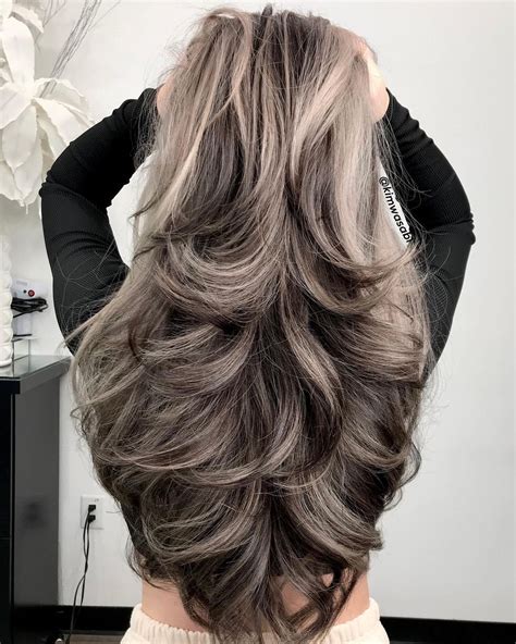 40 Chic V-Cut Hairstyles to Switch Up Your Basic Haircut - Hair Adviser