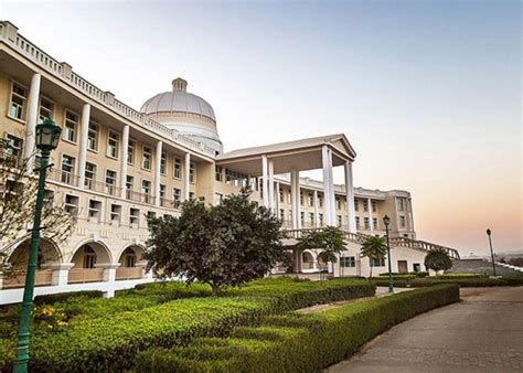 Noida International University Greater Noida Campus: Photos, Virtual Tour