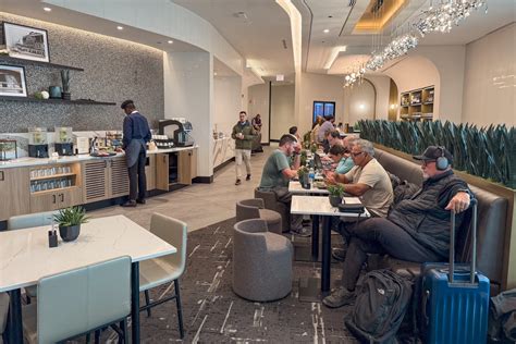 I visited Chicago’s Midway Airport’s first-ever lounge: Here’s what it ...