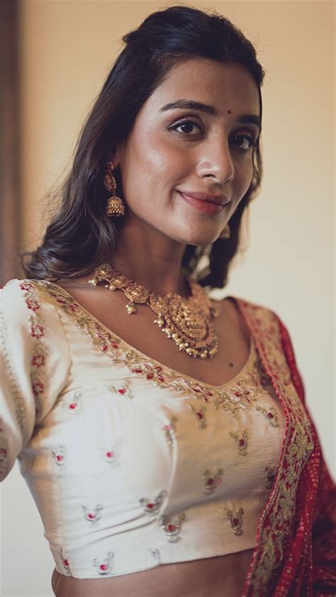 Womenline – Elevating Women’s Fashion & Empowerment – WomenLine.in