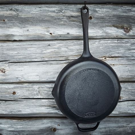 VARDAGEN frying pan, cast iron, 28 cm (11") - IKEA