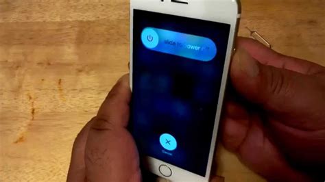 How to Remove iPhone Sim Card 的图像结果