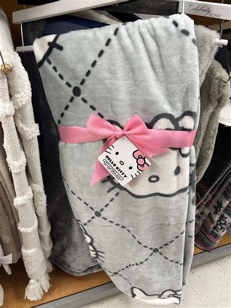 HK blanket spotted at tjmaxx today 🥰💕 : r/HelloKitty