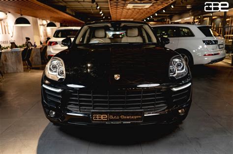 Pre Owned Porsche Macan R-4