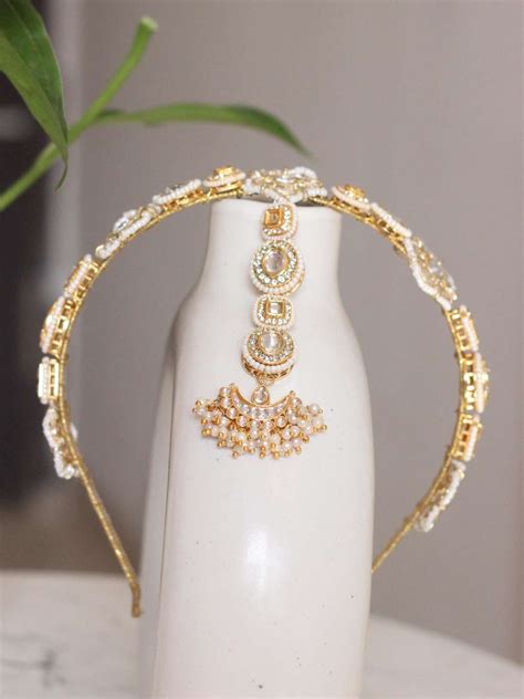 Buy Traditional Kundan Hairband With Attached Mang Tikka Online - Ishhaara