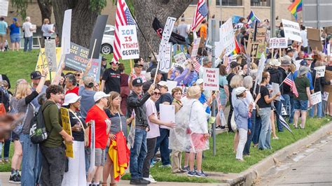 KC protesters rally against gerrymandering, loss of rights | Kansas ...