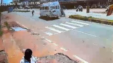 Video: Minibus hits divider, overturns while trying to avoid woman ...