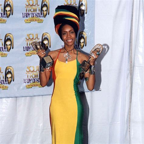 The Erykah Badu Look Book