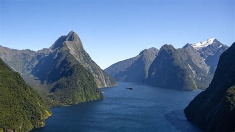 Milford Sound Explorer | Heliworks Queenstown | Activities & Day Trips ...