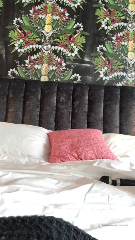 Victoria Summers onlyfans Come fuck me in my cute pink pyjamas part two 1080x1920 - camHUB.cc