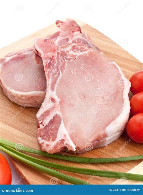 Chuletas de cerdo crudas imagen de archivo. Imagen de corte - 38311501