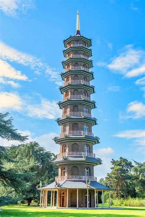 Why does Kew Gardens have a giant pagoda?