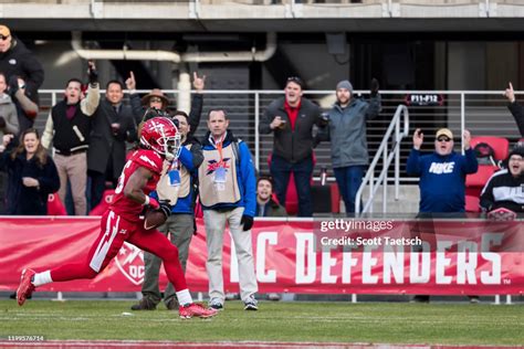 Rashad Ross of the DC Defenders scores a touchdown against the... News ...