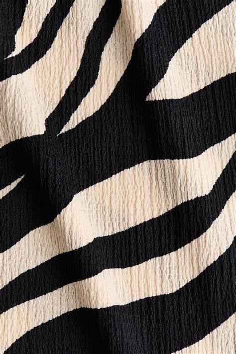 Women's Black/Zebra print Wide pull-on trousers | H&M IN