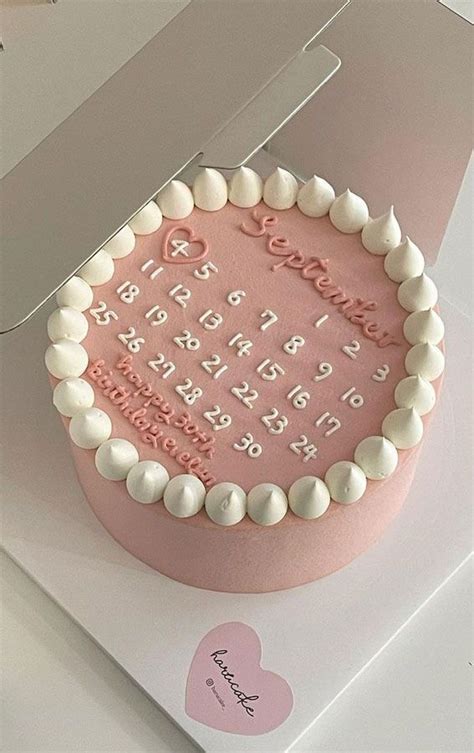 flower cake minimalist