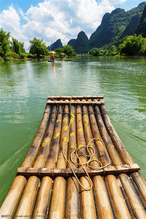 来桂林，怎么能不去遇龙湖乘坐一次竹筏漂流呢