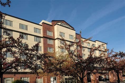 WYNDHAM MOLINE ON JOHN DEERE COMMONS - Hotel Reviews, Photos, Rate ...