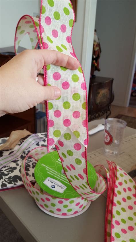 Mesh Ribbon Wreath Tutorial 的图像结果